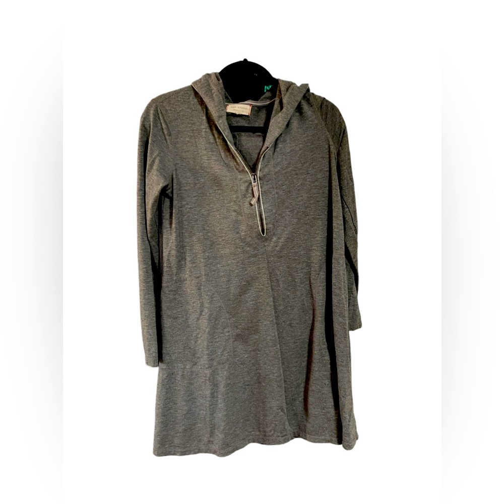 Max Studio Weekend XS with hoodie.